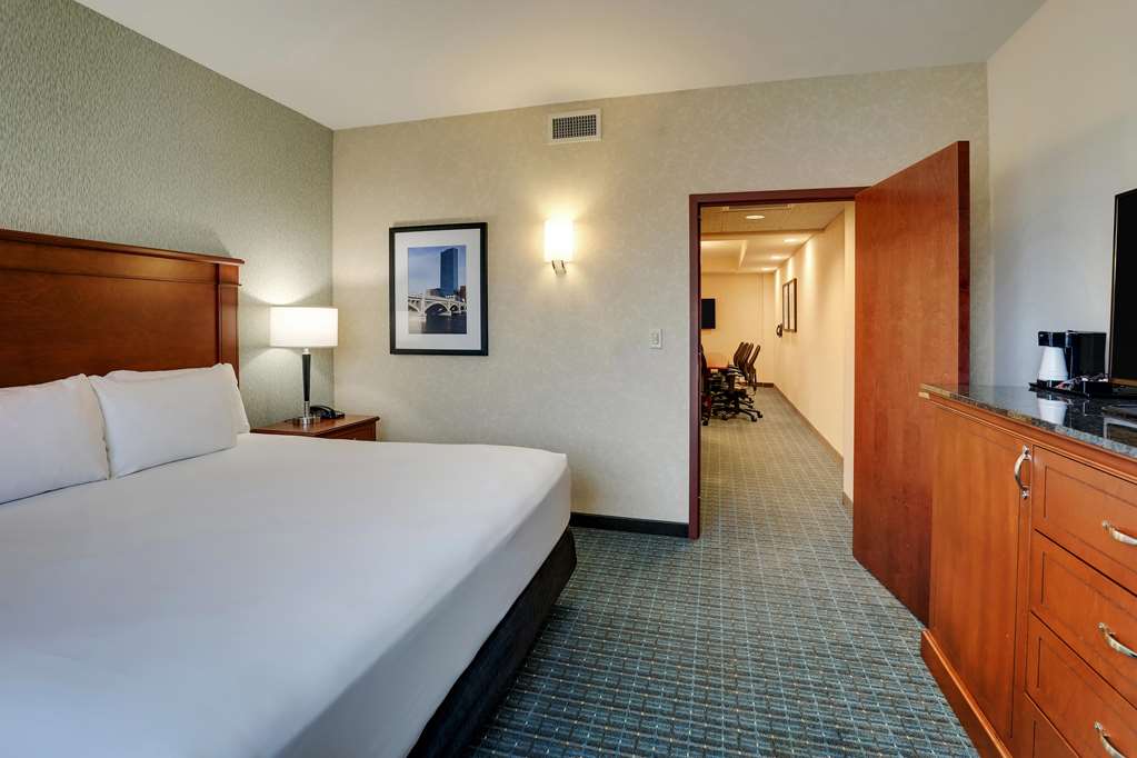 Drury Inn & Suites Grand Rapids - photo 42