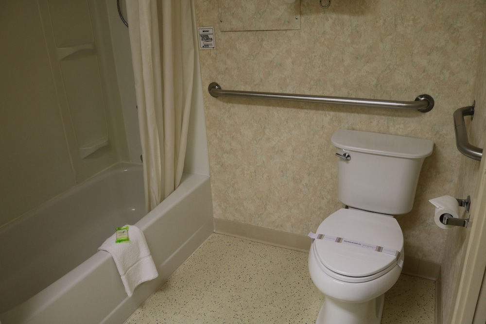 Inlet Tower Hotel & Suites - photo 37