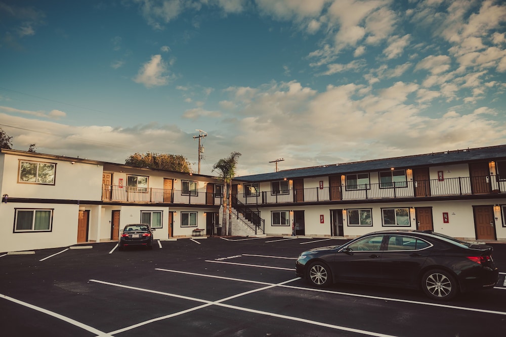 Blufftop Inn & Suites - photo 112