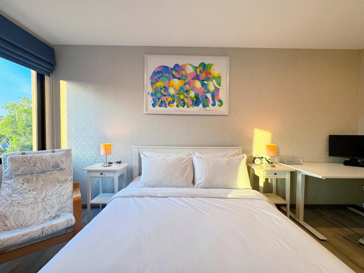Digital Nomad Home Away With Pool & Gym — 4-Star Luxury Hotel in Suwannaphum, Thailand
