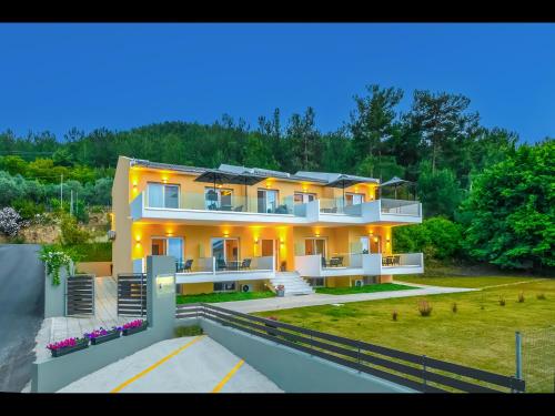 Lunar - carbon neutral hotel in Thasos