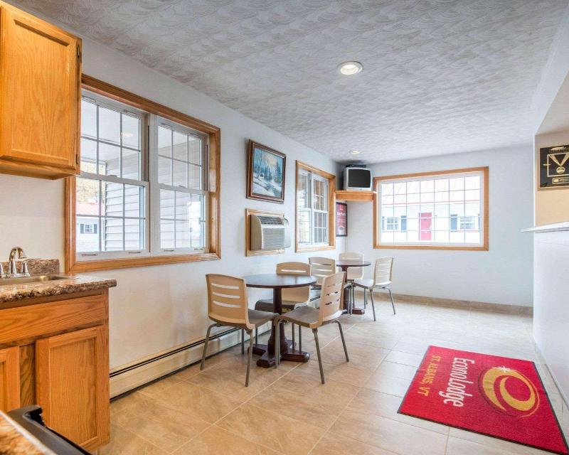 Econo Lodge Saint Albans - photo 42