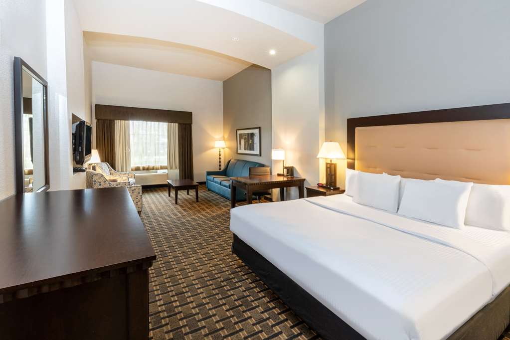 La Quinta Inn & Suites by Wyndham Mt. Pleasant - photo 26