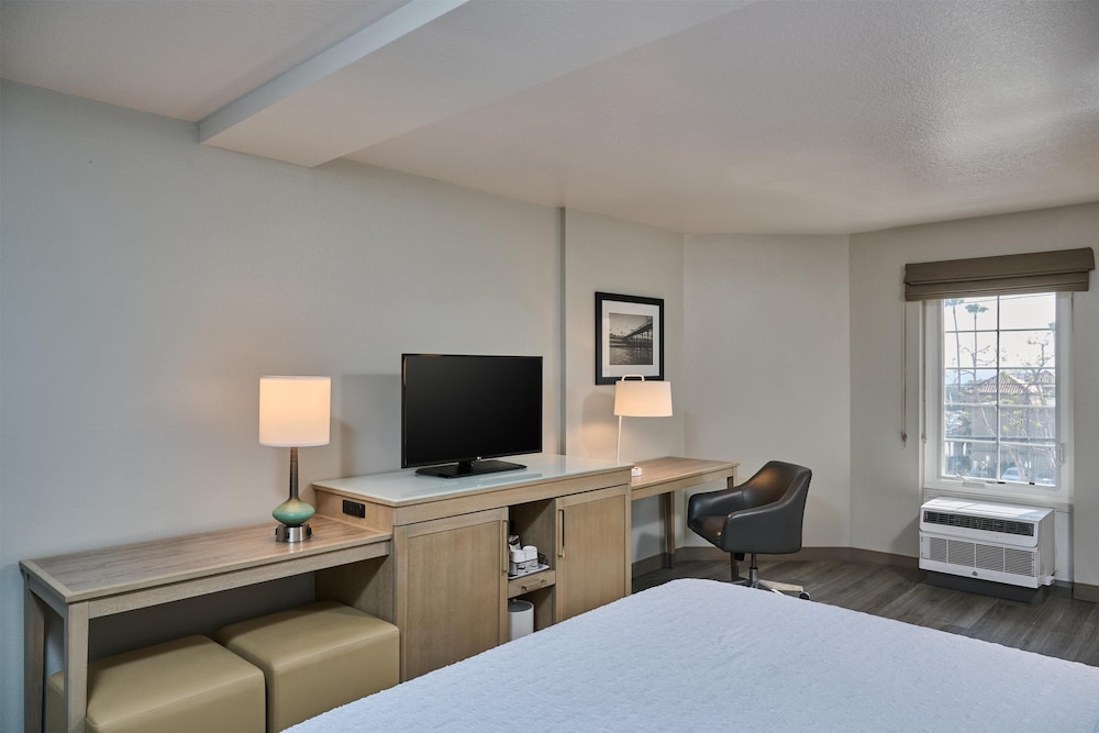 Hampton Inn & Suites Hermosa Beach - photo 8