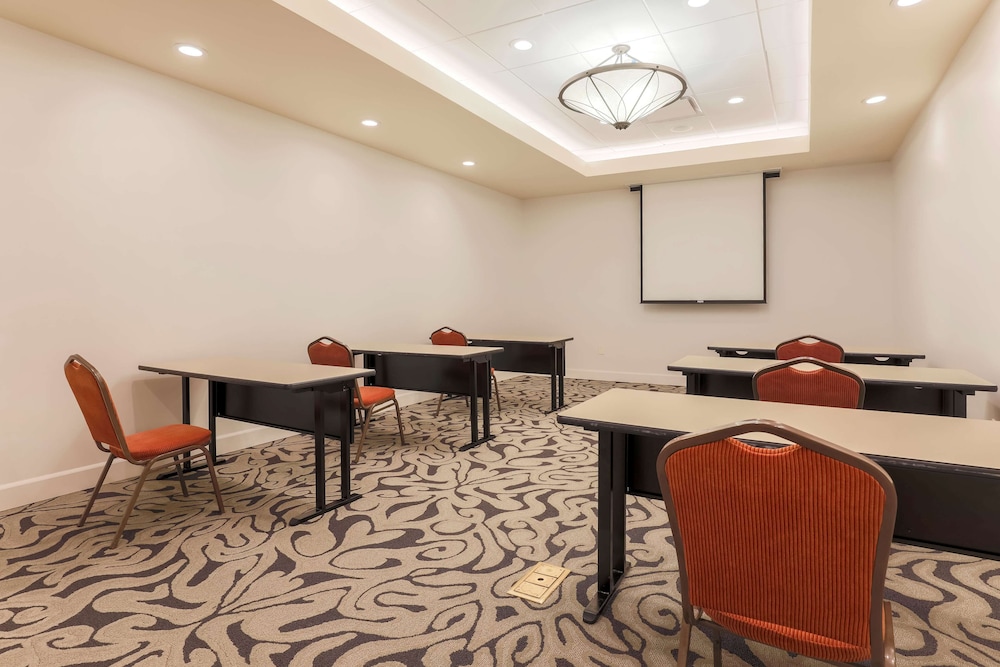 Hilton Garden Inn Reno - photo 45