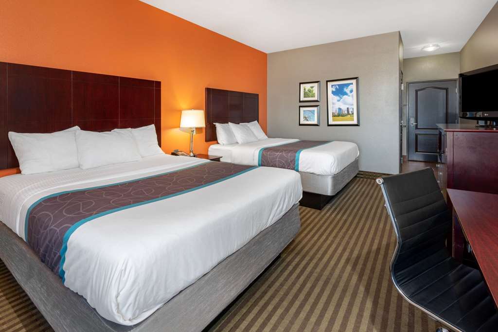 La Quinta Inn & Suites by Wyndham Houston Bush Intl Airpt E - photo 17