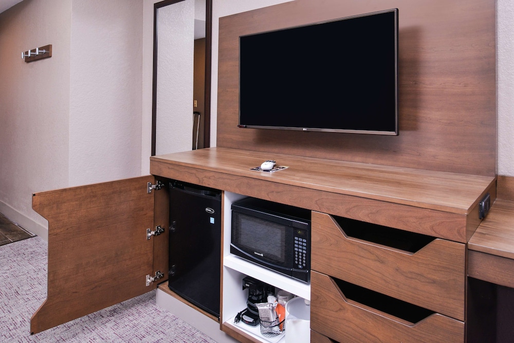 Hampton Inn Albuquerque University Midtown - photo 17