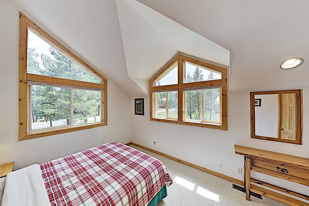 Tahoe Donner Luxury Sleeps 14 Hot tub 3100 sqft - photo 9
