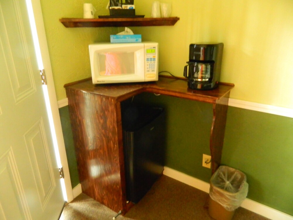 Country Motor Inn - photo 36