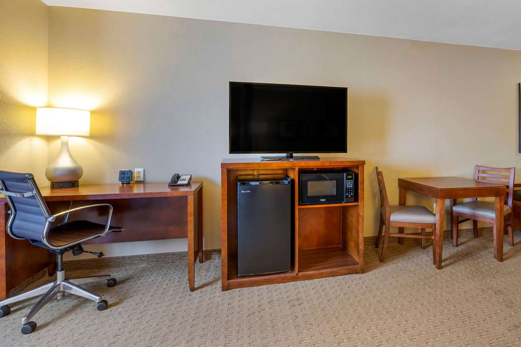 Comfort Suites Burlington - photo 22