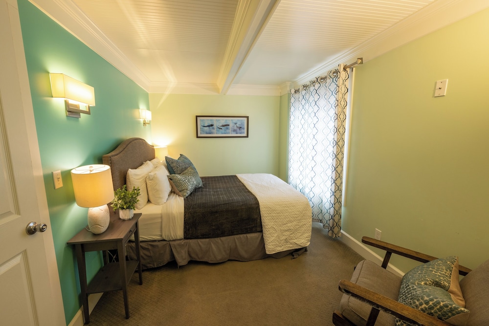 Seaside Oceanfront Inn - photo 14