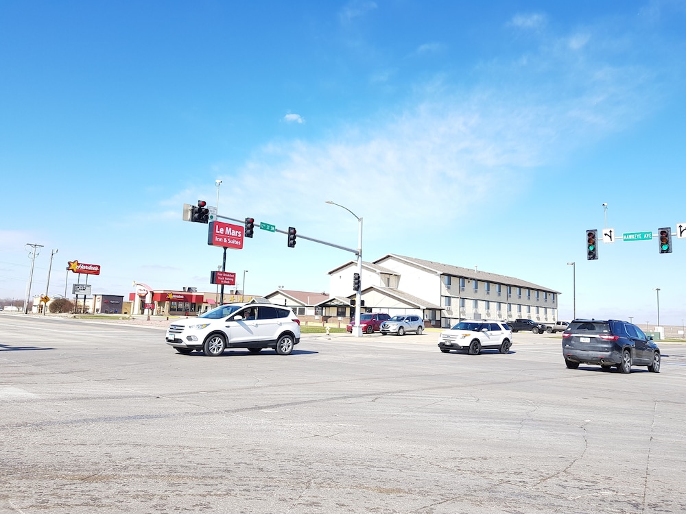 Le Mars Inn & Suites - photo 49