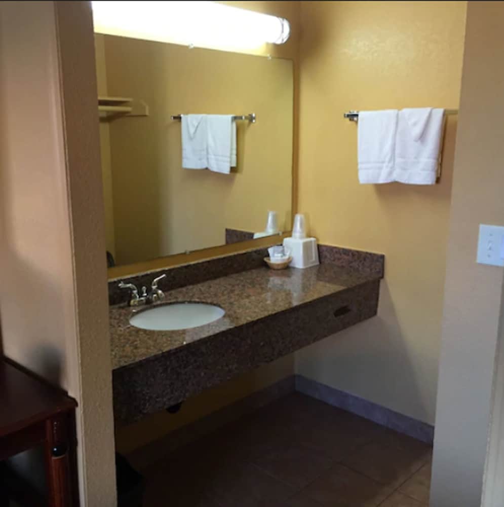 National City Motel - photo 13