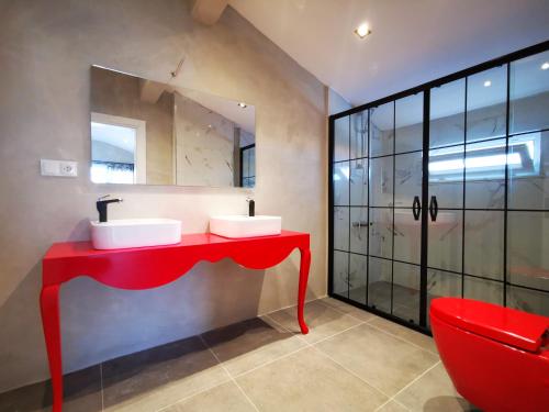 Red F30 Kırmızı Modern Tasarımlı Villa — 4-Star Luxury Hotel in Belek, Turkey