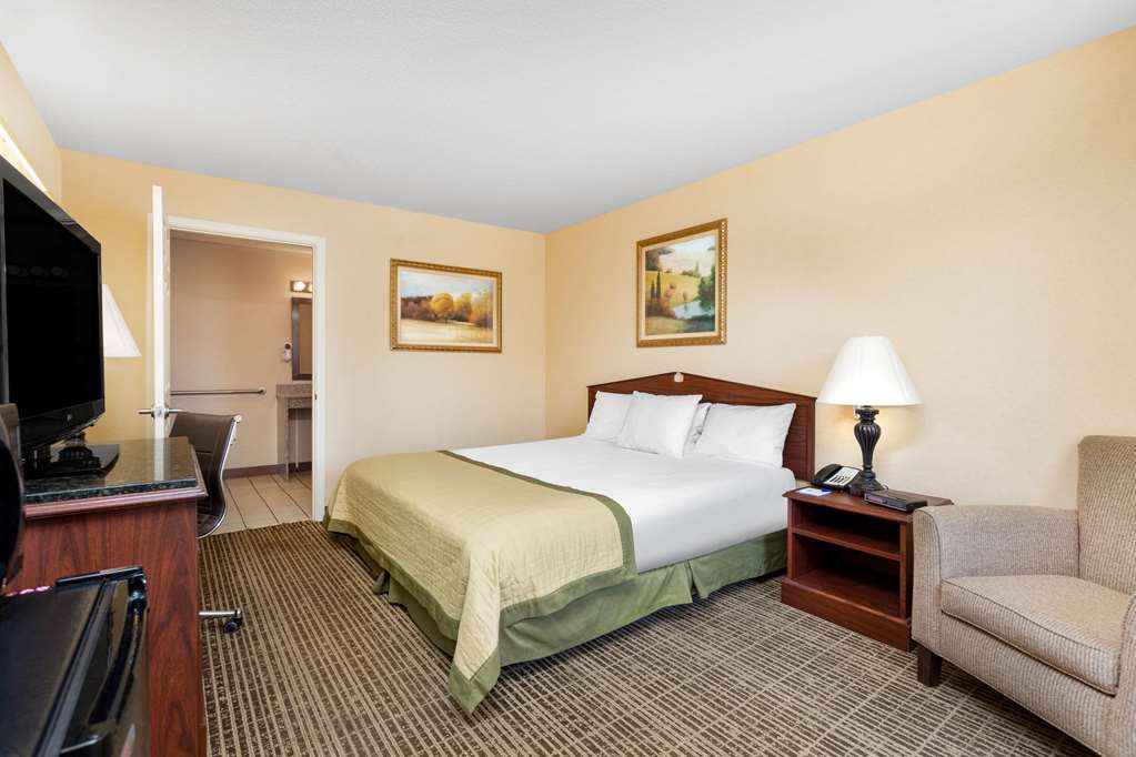 Baymont by Wyndham Easley Greenville - photo 9