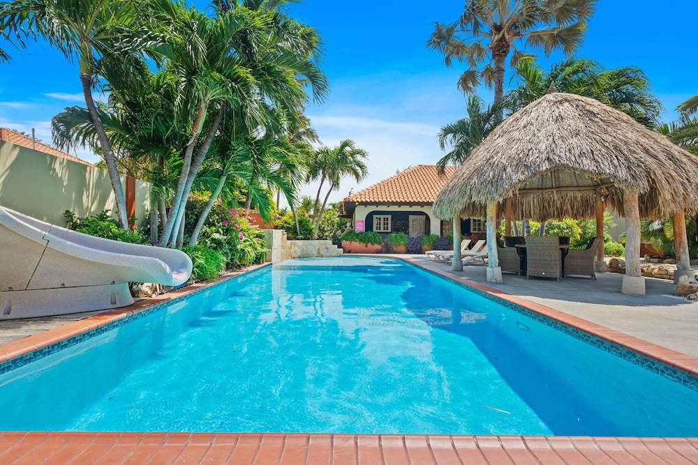 Pool Villajacuzzifree Utilities3min palm Beach — 4-Star Luxury Hotel in Noord, Aruba