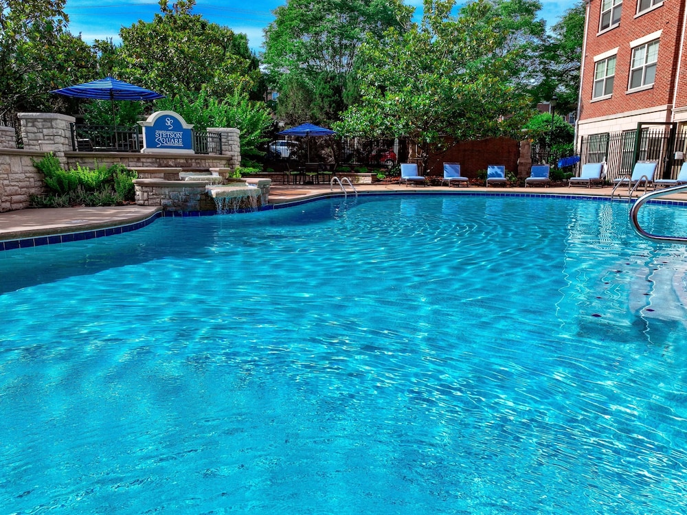 Landing Apartments Near University Of Cincinnati — 4-Star Luxury Hotel in Cincinnati, United States