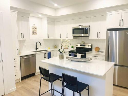 2 Bed Brand New House near Langley Event Center — 4-Star Luxury Hotel in Langley, Canada