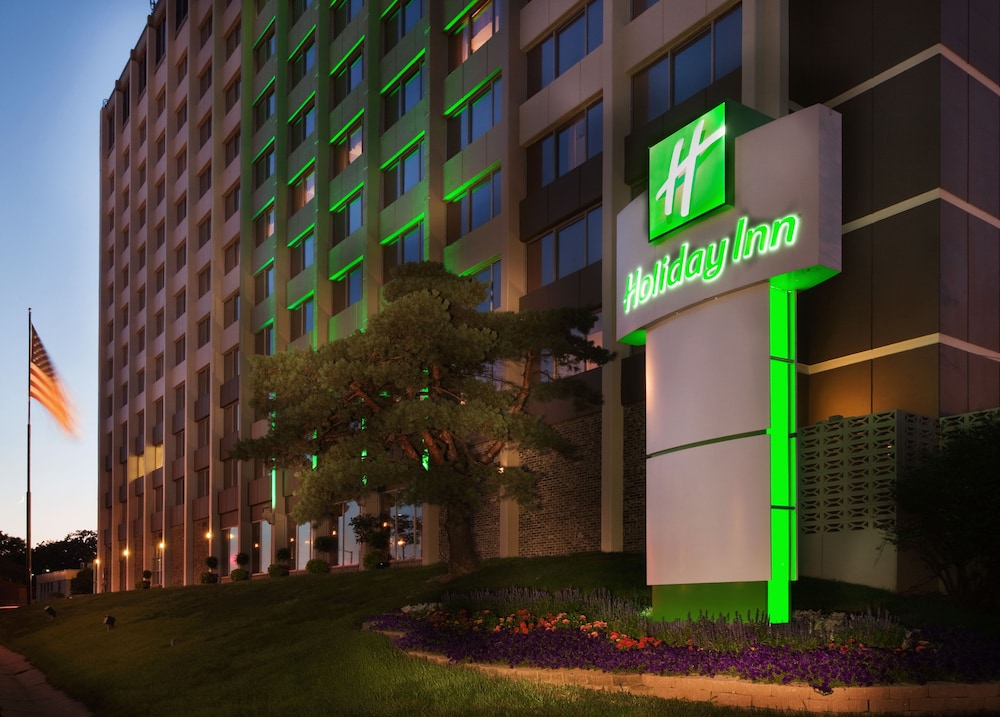 Holiday Inn Downtown Mercy Area by IHG - photo 33