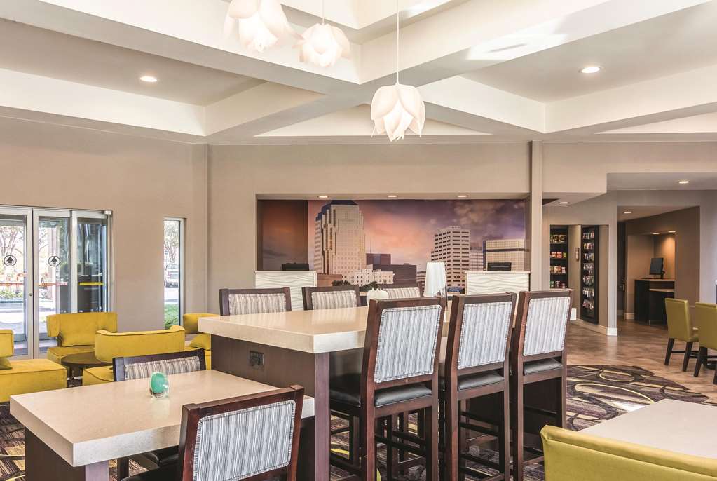 La Quinta Inn & Suites by Wyndham Shreveport Airport - photo 12