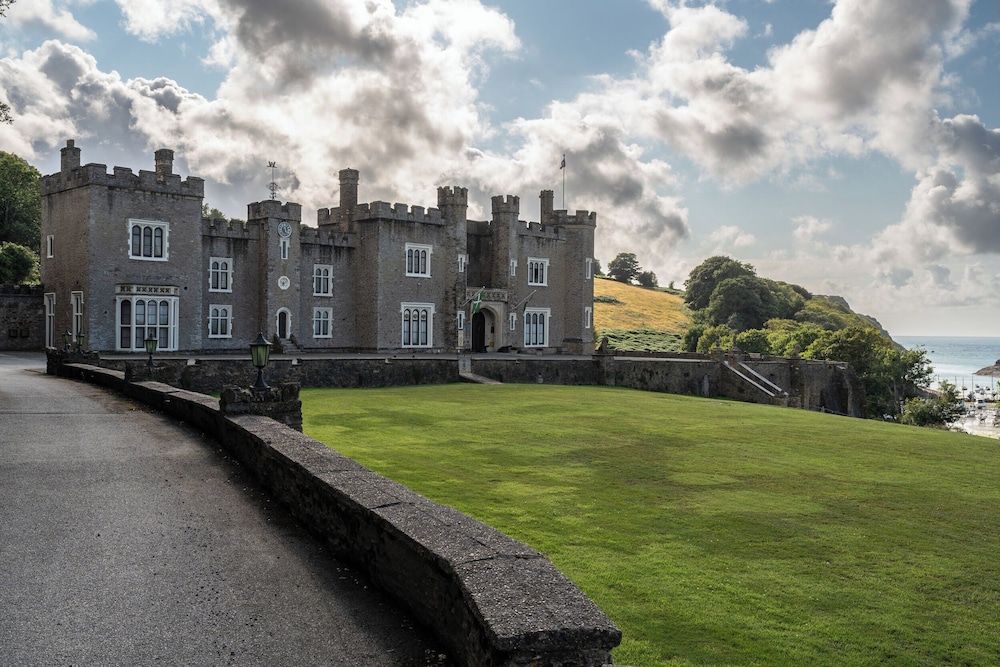 Watermouth Castle South Court Apartment — 4-Star Luxury Hotel in Ilfracombe, United Kingdom