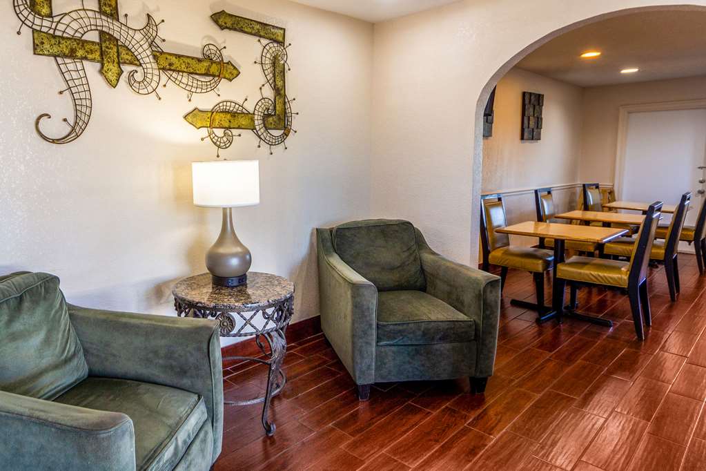 Econo Lodge Meridian South - photo 7