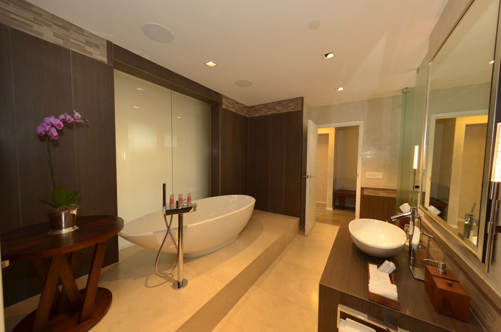 Royal Blues Hotel - photo 15