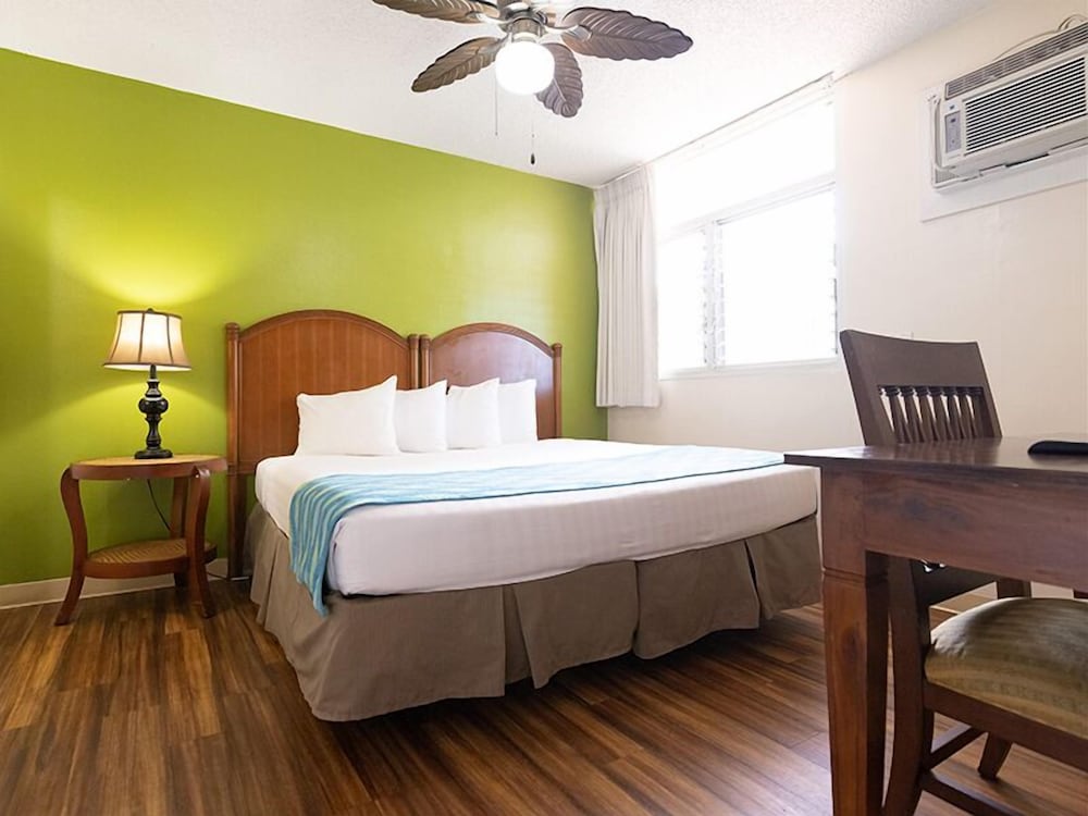 Pacific Marina Inn Airport Hotel - photo 19