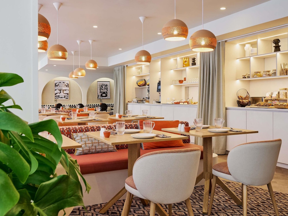 Mercure Saint Raphael Centre Plage — 4-Star Luxury Hotel in Saint-Raphael, France