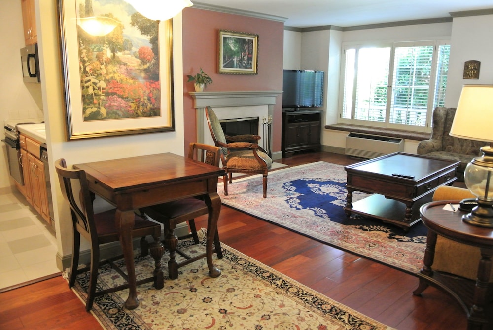 Cow Hollow Suites - photo 20