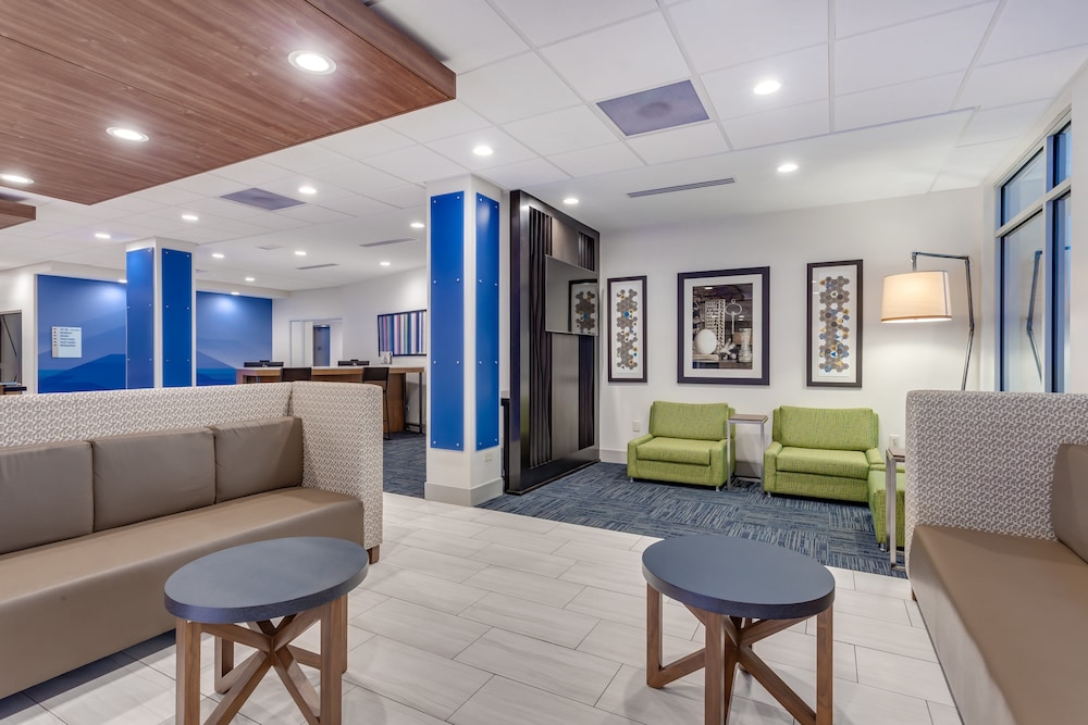 Holiday Inn Express & Suites Hammond by IHG - photo 45