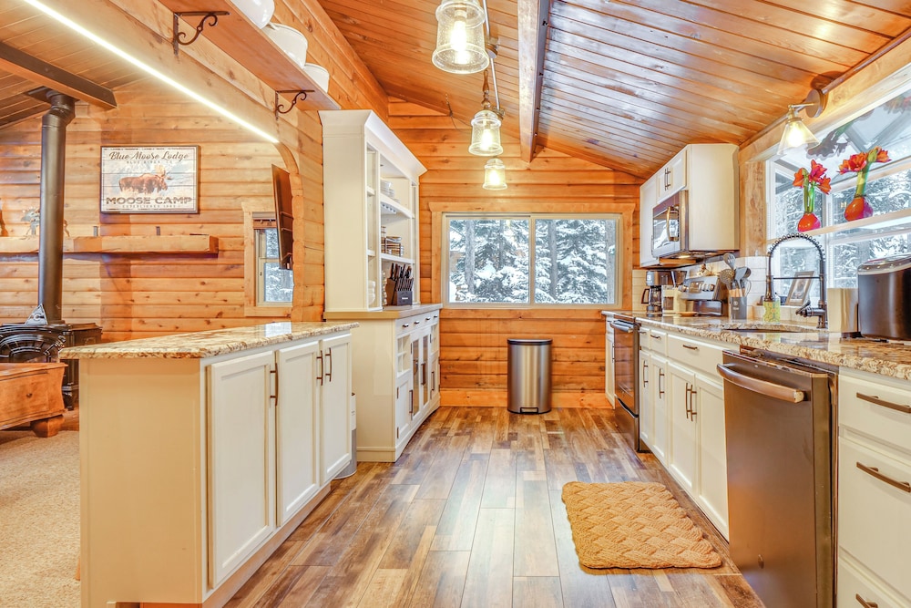 5 Mi to Breckenridge Ski Resort: Cozy Wood Cabin - photo 10