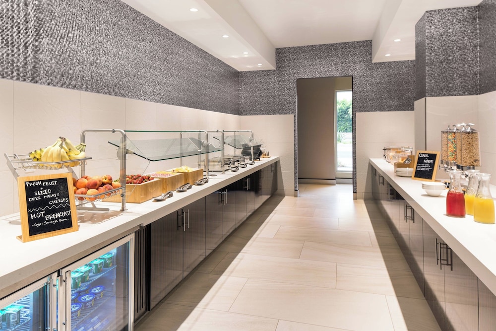 SpringHill Suites Los Angeles Burbank Downtown - photo 42