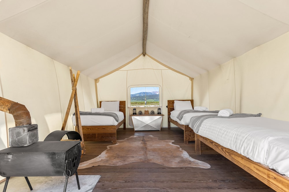 Under Canvas West Yellowstone - photo 22