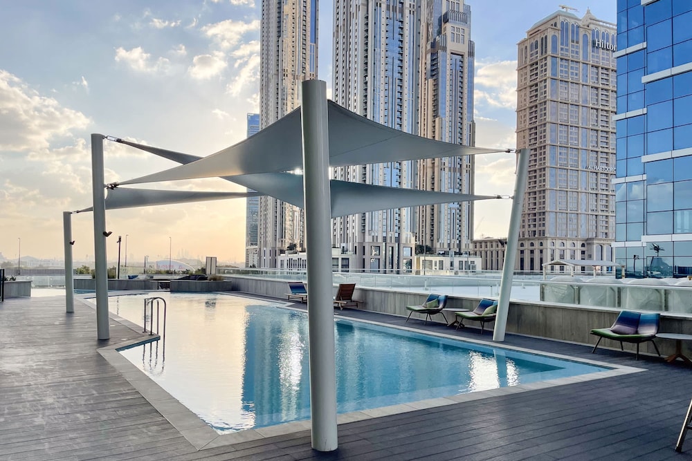 Damac Maison Prive Deluxe Studio with Water Canal View — 5-Star Luxury Hotel in Dubai, United Arab Emirates
