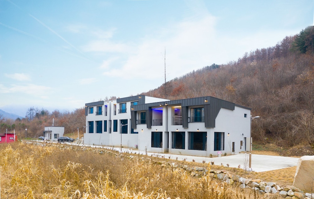 NJ Pool Villa — 4-Star Luxury Hotel in Wonju, South Korea