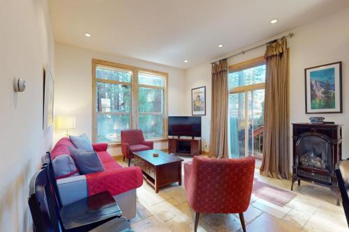 Cottage Charms — 4-Star Luxury Hotel in South Lake Tahoe, United States
