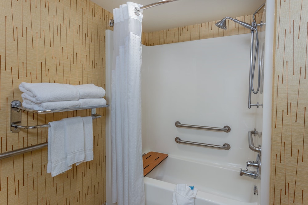 Holiday Inn Express Hotel & Suites Bowling Green by IHG - photo 21