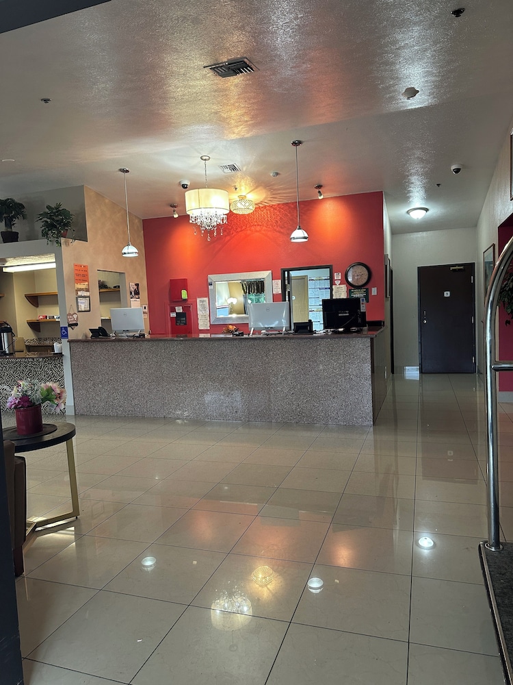 Bridgeway Inn & Suites Portland Airport - photo 3