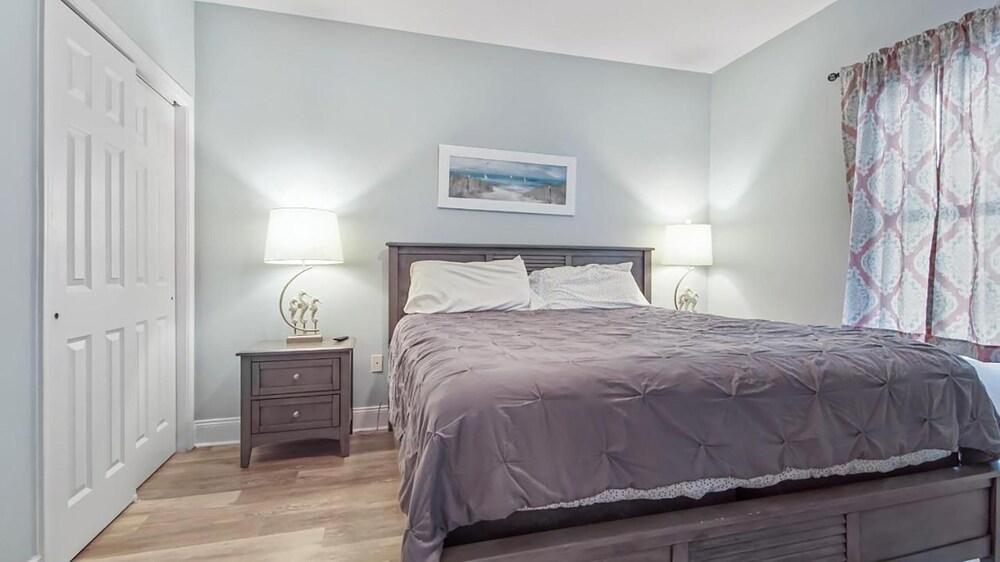 Laketown Wharf 927 - featured photo