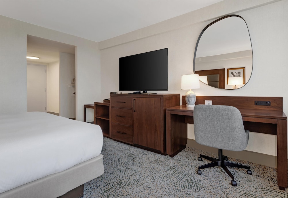 Hilton Arlington National Landing - photo 32