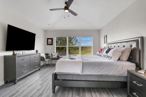 Themed Luxury 6BR Getaway with Resort Amenities - photo 33
