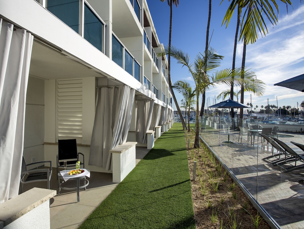 Marina del Rey Hotel - photo 18