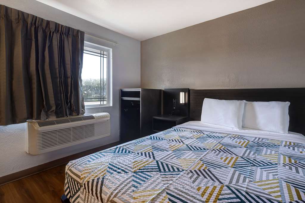 Motel 6 Buttonwillow CA Central - photo 13