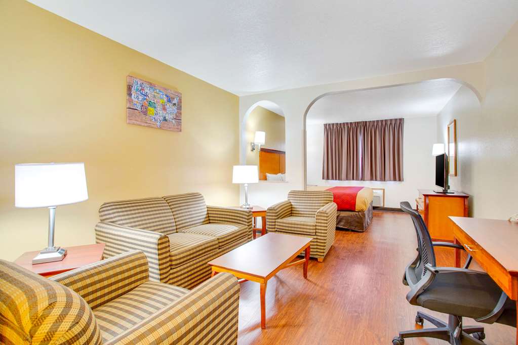 Econo Lodge Inn & Suites Albuquerque East I 40 Eubank Exit - photo 16