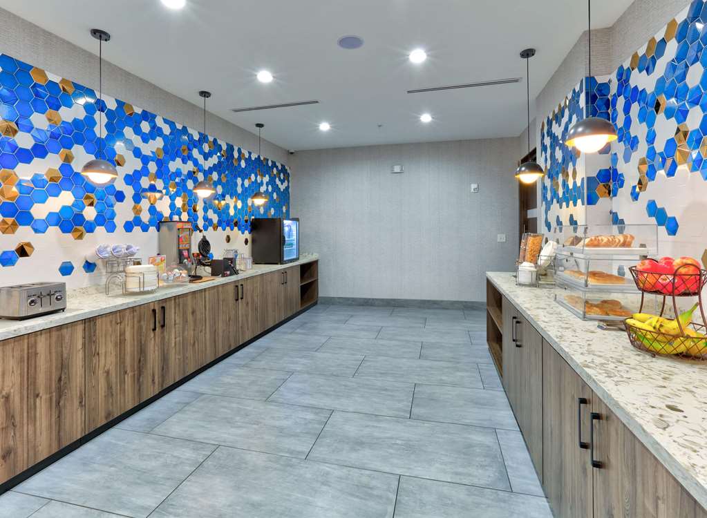 La Quinta Inn & Suites by Wyndham Dallas Fairpark - photo 58