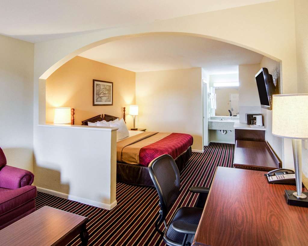 Rodeway Inn & Suites Highway 290 Northwest - photo 16