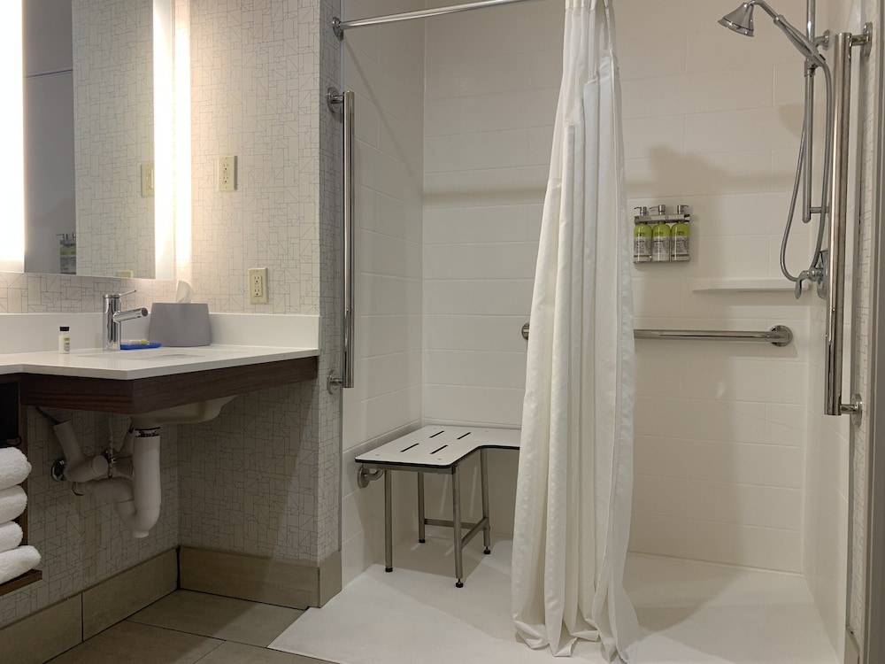 Holiday Inn Express Hotel & Suites Franklin Oil City by IHG - photo 20
