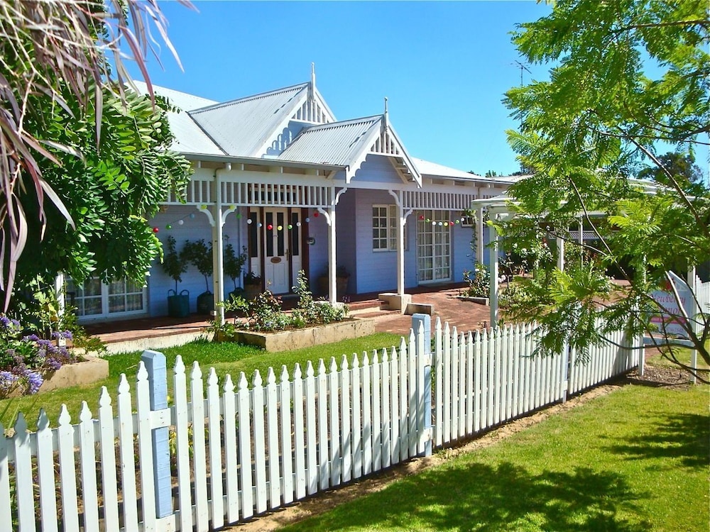 Newberry Manor