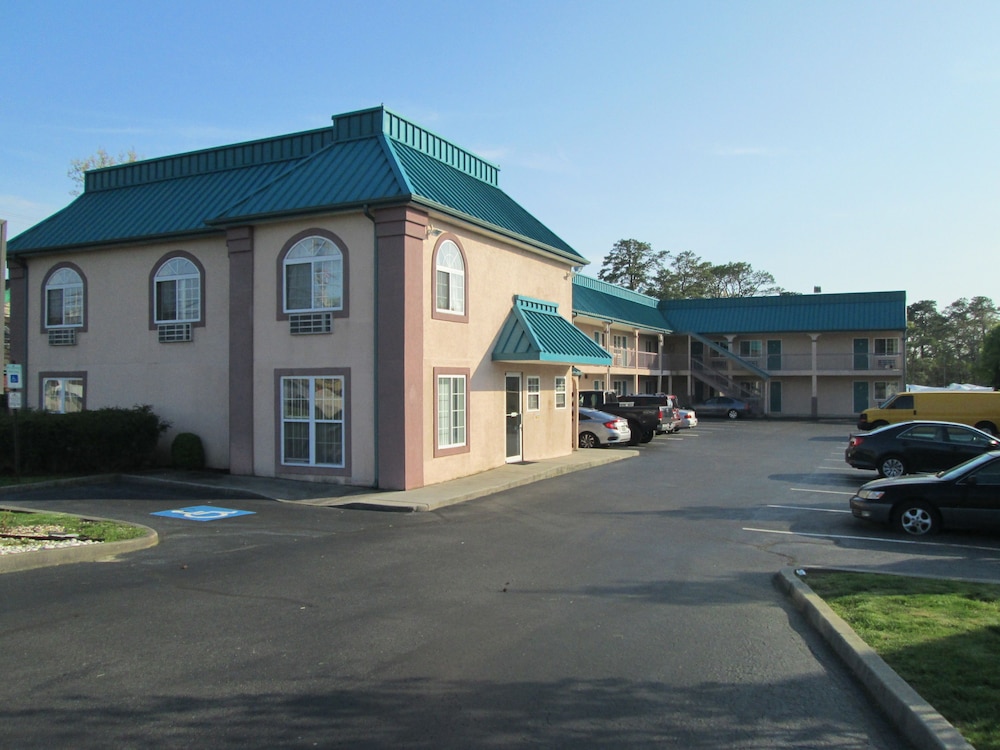 Delux Inn & Suites in Absecon, United States